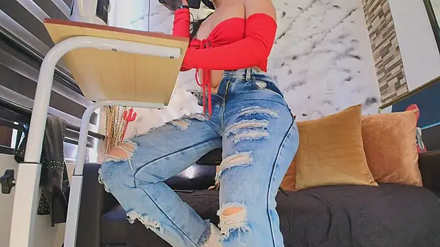 Sophie LittleS online show from 05/01/26, 01:05