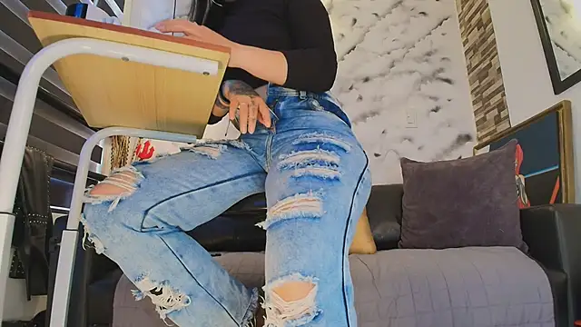 Sophie LittleS online show from 05/08/26, 11:59