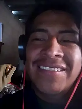 Snapshot of davidatration15 chatting on 09/24/25, 06:33 davidatration15 online show from 09/24/25, 06:33