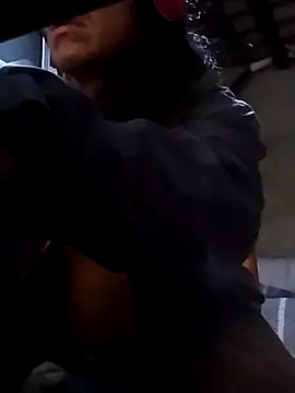 Snapshot of davidatration15 chatting on 10/09/25, 04:10 davidatration15 online show from 10/09/25, 04:10