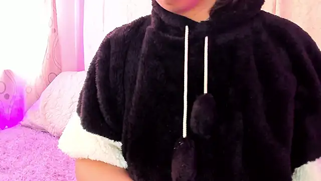 Snapshot of Satuurn_ chatting on 12/16/24, 04:27 Satuurn online show from 12/16/24, 04:27