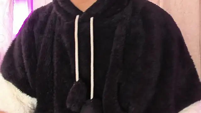 Snapshot of Satuurn_ chatting on 12/23/24, 04:28 Satuurn online show from 12/23/24, 04:28