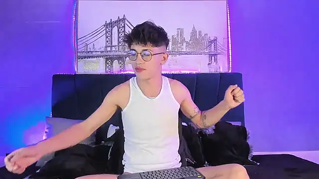 Snapshot of Andrew_thevil chatting on 12/09/24, 01:40 Andrew thevil online show from 12/09/24, 01:40