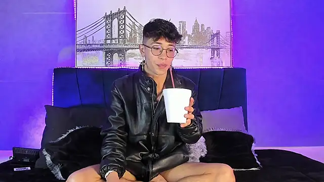 Snapshot of Andrew_thevil chatting on 12/11/24, 02:33 Andrew thevil online show from 12/11/24, 02:33