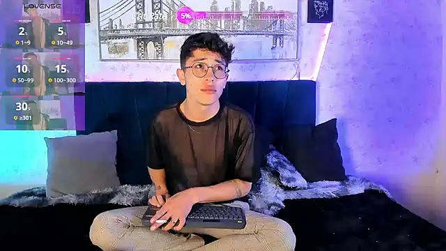 Snapshot of Andrew_thevil chatting on 01/12/25, 08:25 Andrew thevil online show from 01/12/25, 08:25