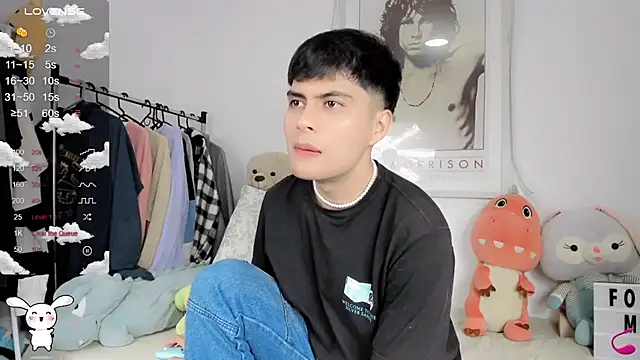 Snapshot of lucas_cute chatting on 02/20/25, 06:35 lucas cute online show from 02/20/25, 06:35