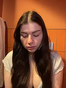 Snapshot of EllyNora chatting on 11/19/25, 11:43 EllyNora online show from 11/19/25, 11:43