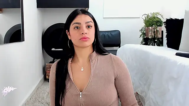 Paula Desousa online show from 01/04/25, 04:00