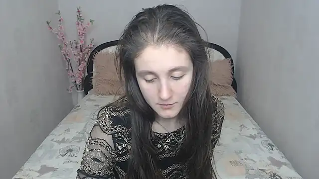 Holliy Cooper online show from 12/17/24, 12:33