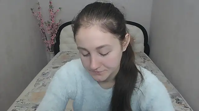 Holliy Cooper online show from 12/19/24, 08:56