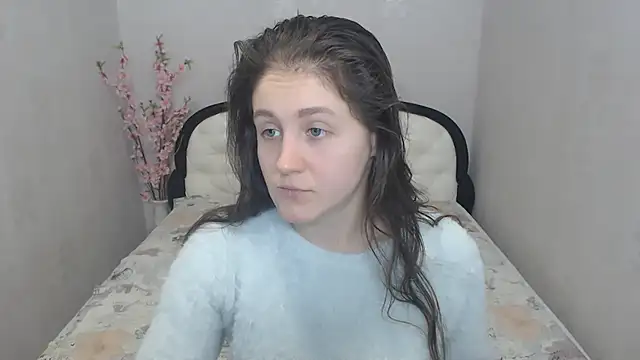 Holliy Cooper online show from 12/20/24, 08:38