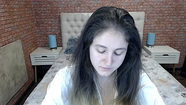 Holliy Cooper online show from 10/07/25, 08:00