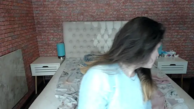 Holliy Cooper online show from 10/16/25, 07:53