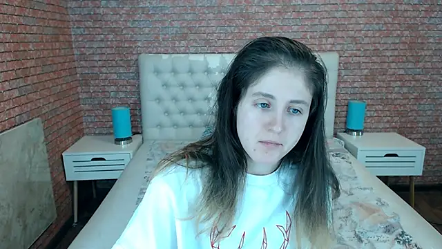 Holliy Cooper online show from 11/12/25, 08:26