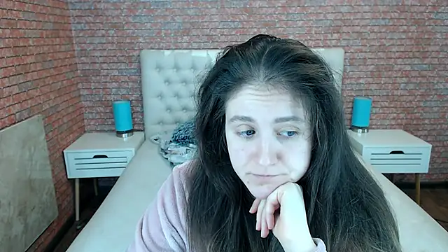 Holliy Cooper online show from 11/14/25, 08:02