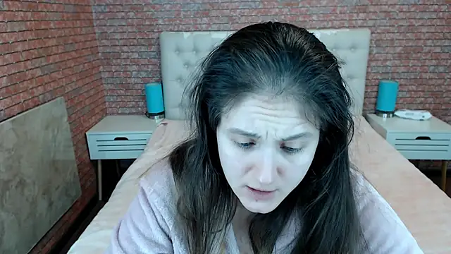 Holliy Cooper online show from 11/22/25, 08:46