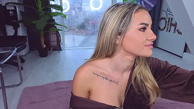 Snapshot of SpoilM3Mor3 chatting on 10/03/25, 09:28 SpoilM3Mor3 online show from 10/03/25, 09:28