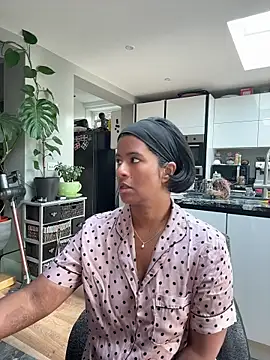 RoseMelanie online show from 05/17/26, 06:33