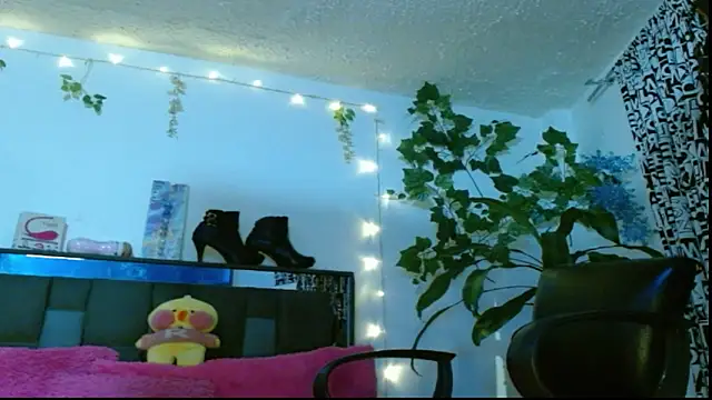 DULCE ZOE online show from 02/03/25, 05:29