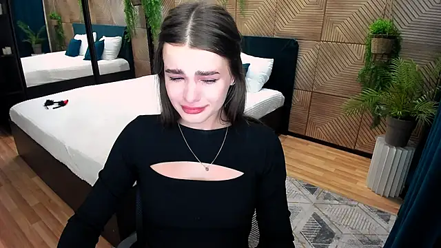 Snapshot of FinalAccord chatting on 10/19/25, 10:27 FinalAccord online show from 10/19/25, 10:27