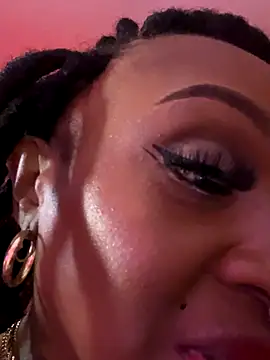 Snapshot of immona chatting on 09/19/25, 09:32 immona online show from 09/19/25, 09:32