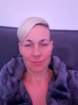 Snapshot of DarleenHot chatting on 12/03/24, 08:17 DarleenHot online show from 12/03/24, 08:17