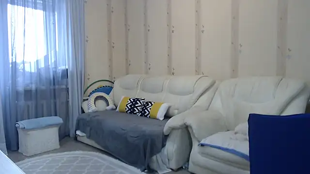 Snapshot of Alma44 chatting on 11/12/25, 09:53 Alma44 online show from 11/12/25, 09:53