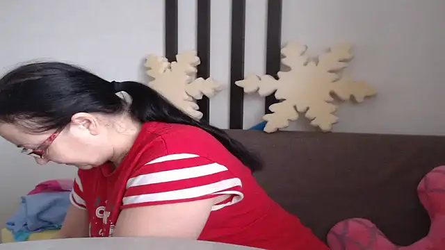 Snapshot of Alma44 chatting on 11/13/25, 08:24 Alma44 online show from 11/13/25, 08:24