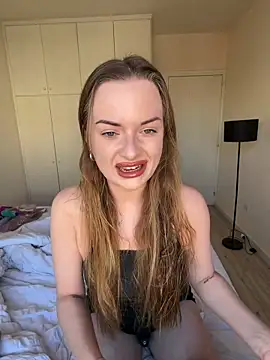 Snapshot of ElenaRebelle chatting on 03/24/26, 07:13 ElenaRebelle online show from 03/24/26, 07:13