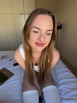 Snapshot of ElenaRebelle chatting on 05/07/26, 07:14 ElenaRebelle online show from 05/07/26, 07:14