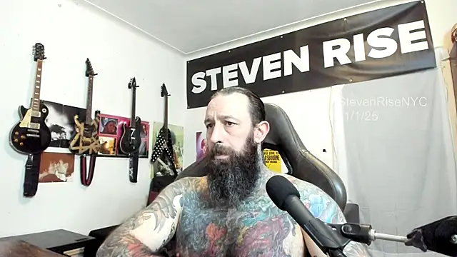 Snapshot of StevenRiseNYC chatting on 11/01/25, 09:17 StevenRiseNYC online show from 11/01/25, 09:17