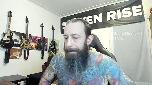 Snapshot of StevenRiseNYC chatting on 11/08/25, 03:18 StevenRiseNYC online show from 11/08/25, 03:18