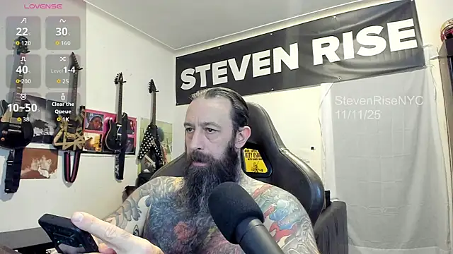 Snapshot of StevenRiseNYC chatting on 11/12/25, 03:01 StevenRiseNYC online show from 11/12/25, 03:01