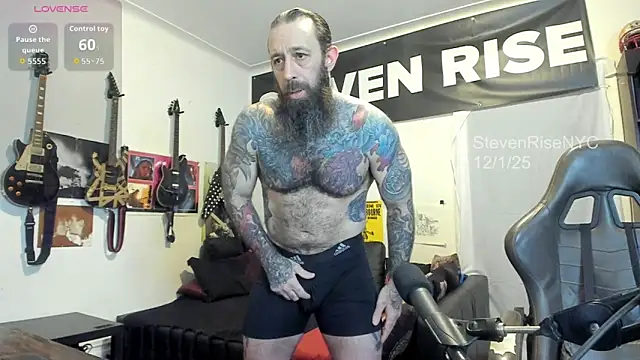 Snapshot of StevenRiseNYC chatting on 12/02/25, 01:33 StevenRiseNYC online show from 12/02/25, 01:33