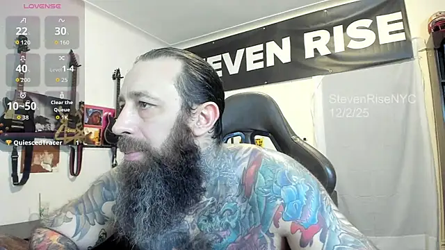 Snapshot of StevenRiseNYC chatting on 12/03/25, 01:57 StevenRiseNYC online show from 12/03/25, 01:57