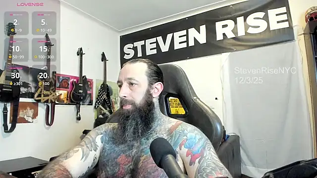Snapshot of StevenRiseNYC chatting on 12/04/25, 01:26 StevenRiseNYC online show from 12/04/25, 01:26