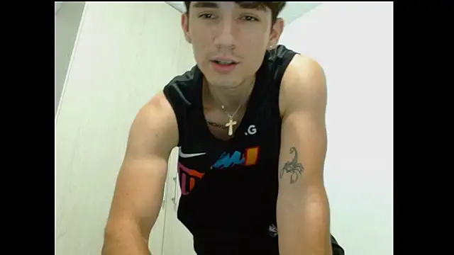 Snapshot of ChicoMaloFfF chatting on 10/18/25, 07:58 ChicoMaloFfF online show from 10/18/25, 07:58