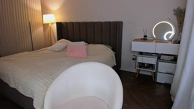Anni  cute online show from 06/18/26, 11:14