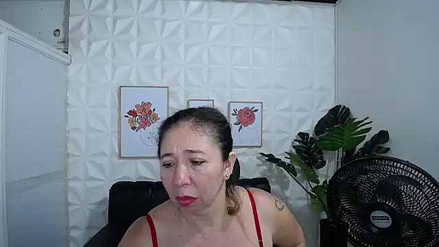 Valentinaa mature online show from 02/08/25, 02:04