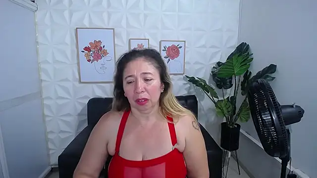 Valentinaa mature online show from 02/14/25, 06:34