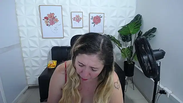 Valentinaa mature online show from 02/18/25, 03:42