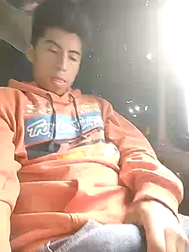 Snapshot of Alexander9827 chatting on 12/05/24, 08:00 Alexander9827 online show from 12/05/24, 08:00