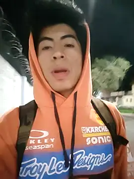 Snapshot of Alexander9827 chatting on 01/08/25, 12:17 Alexander9827 online show from 01/08/25, 12:17