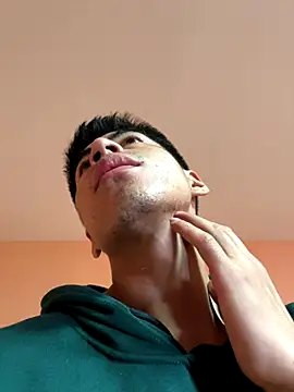 Snapshot of Alexander9827 chatting on 11/23/25, 02:06 Alexander9827 online show from 11/23/25, 02:06