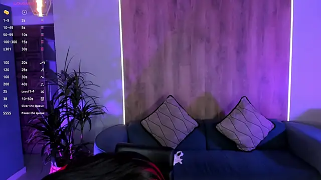 LizzHamilton   online show from 12/31/24, 02:19