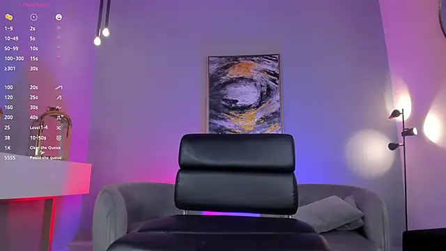 LizzHamilton   online show from 01/07/25, 01:06