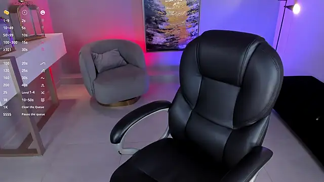 LizzHamilton   online show from 01/12/25, 06:16