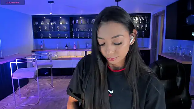 LizzHamilton   online show from 01/13/25, 11:38