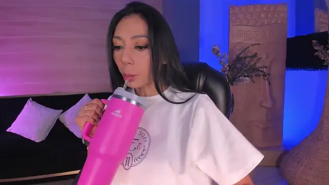 LizzHamilton   online show from 09/24/25, 09:51