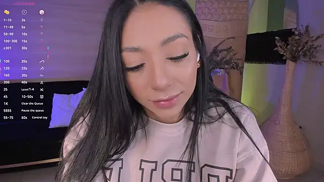 LizzHamilton   online show from 09/25/25, 08:56